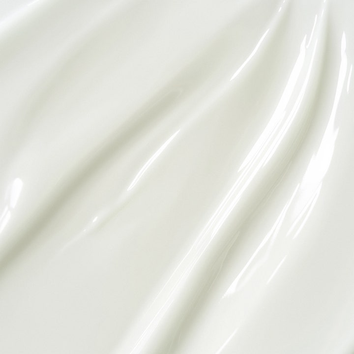 Biotherm Aquascreen Uv Daily SPF50 40 ml fugtgivende solcreme viser en hvid cremet og glansfuld tekstur