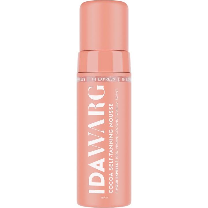 IDA WARG Cocoa Self-Tanning Mousse 150 ml selvbruner giver hurtig glød i ferskenfarvet flaske med hvid tekst