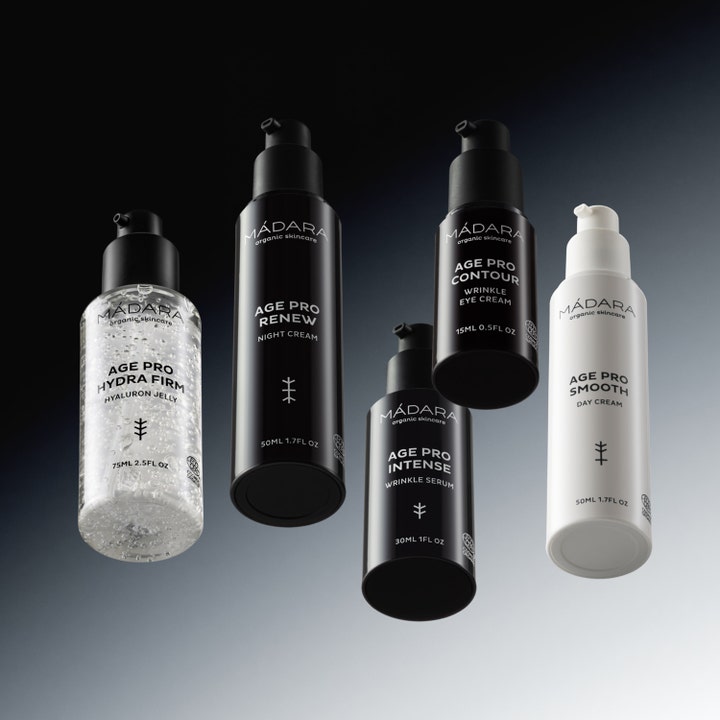 MÁDARA AGE PRO Hydra Firm Hyaluron Jelly 75 ml serum i klar flaske med boblende gelé blandt andre Age Pro produkter.