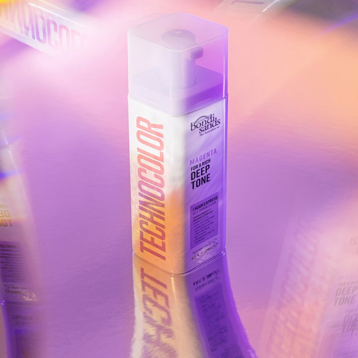 Bondi Sands Technocolor Self Tanning Face Serum Magenta 50 ml giver dyb glød i hvid flaske med lilla gennemsigtigt låg