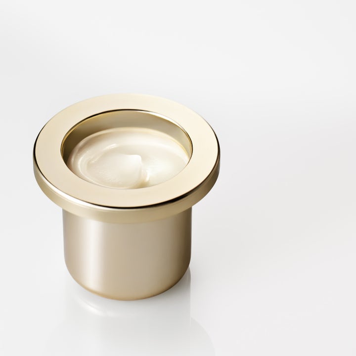 Sensai Total Form Expert Cream 50 ml opstrammende dagcreme i en guldrefill med cremet hvid konsistens