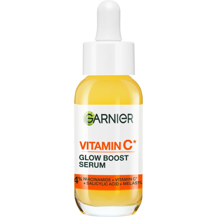 Garnier SkinActive Vitamin C Glow Boost Serum 30ml i klar glasflaske med hvid pipette og sølvfarvet etiket.