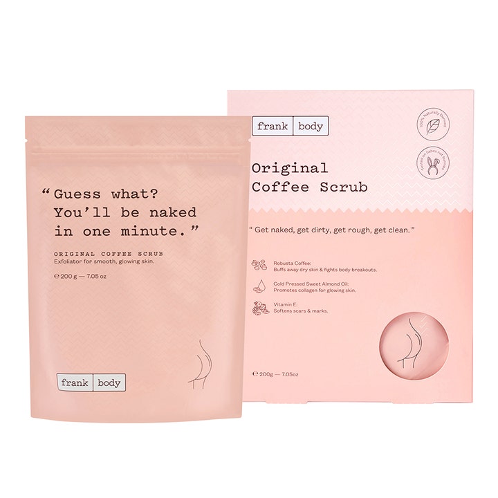 Frank Body Original Coffee Scrub 200 g eksfolierende bodyscrub i lyserød pose og æske med kaffe og mandelolie