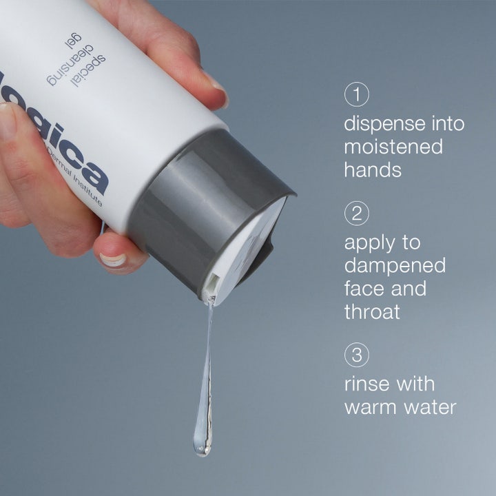 Dermalogica Special Cleansing Gel 500 ml ansigtsrens der skaber et hvidt skum ved påføring på huden.
