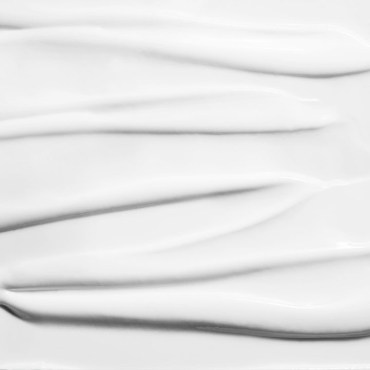 Caudalie Vinoclean Cleansing Almond Milk 200 ml rengøringsmælk der giver blød hud vist som hvid cremet tekstur.