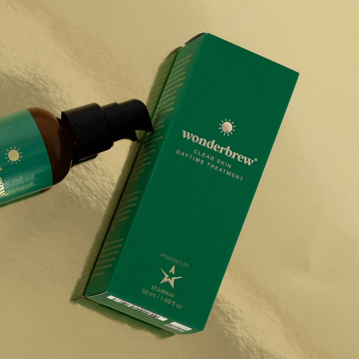 Starskin Wonderbrew Clear Skin Daytime Treatment 50 ml dagcreme mod urenheder i grøn æske og brun pumpeflaske