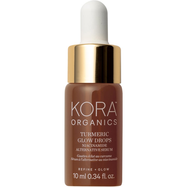 Kora Organics Turmeric Glow Drops 10 ml glødgivende serum i brun glasflaske med luksuriøst guldlåg og hvid pipette