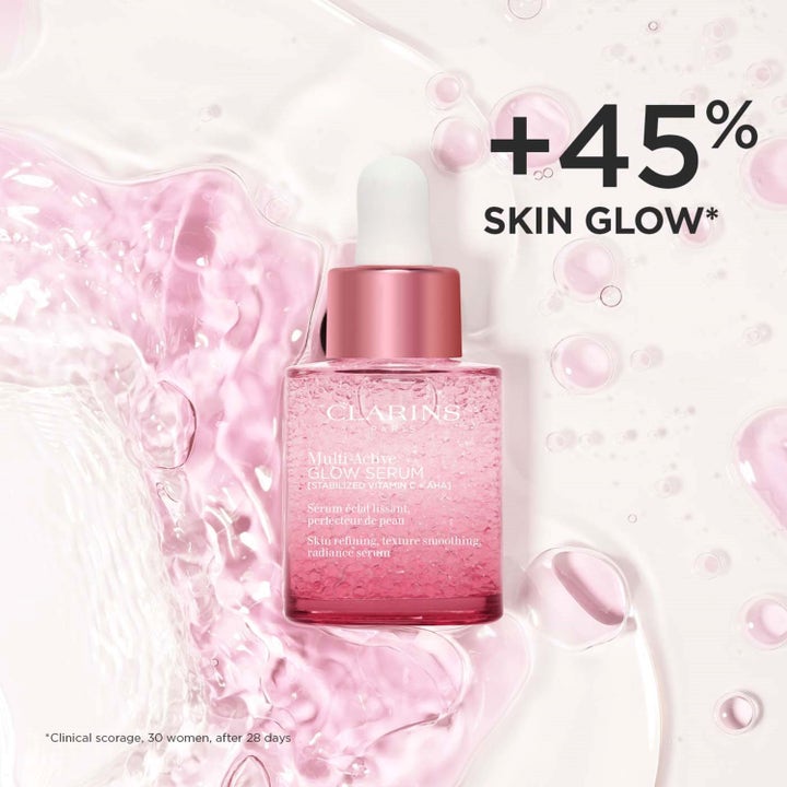 Clarins Multi-Active Glow Serum 30 ml giver glød med vitamin C og AHA vist i pink glasflaske med +45% skin glow