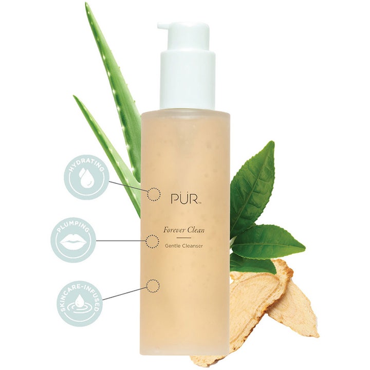 PÜR Forever Clean Gentle Cleanser 150 ml fugtgivende ansigtsrens i pumpeflaske vist med friske aloe vera blade.