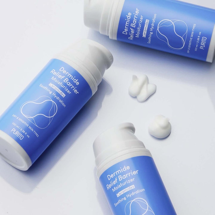 Purito Dermide Relief Barrier Moisturizer 100 ml ansigtscreme med ceramider i blå pumpeflasker med hvid cremetekstur