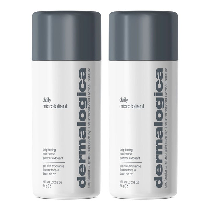 Dermalogica Daily Microfoliant 74 g eksfolierende pulver i hvide flasker med grå låg der giver glød