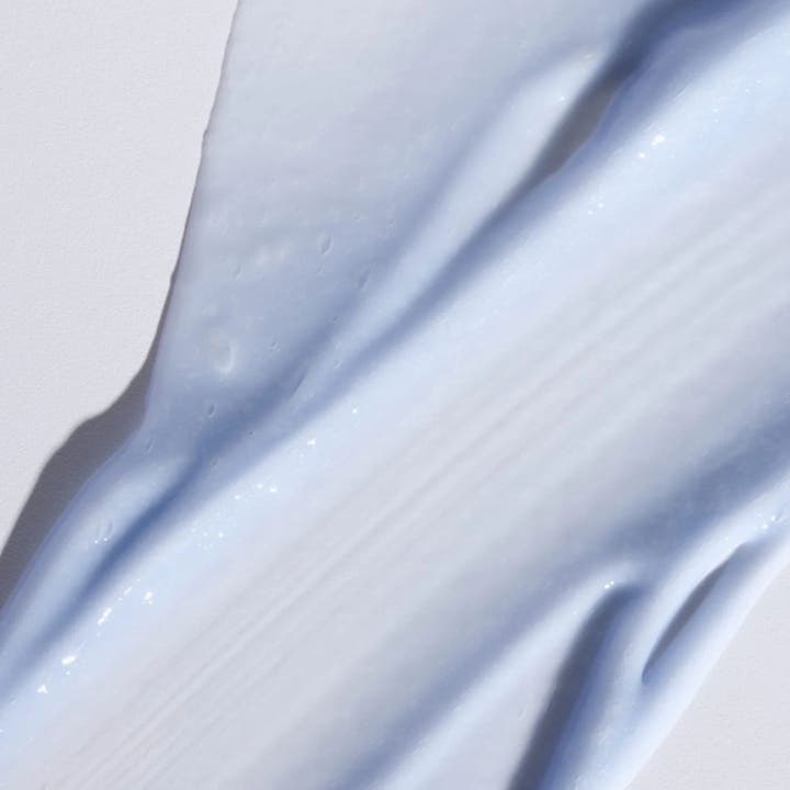 MÁDARA Retinol Alternative Serum 30 ml mod rynker i lyslilla pumpeflaske og hvid æske øger hudens elasticitet.