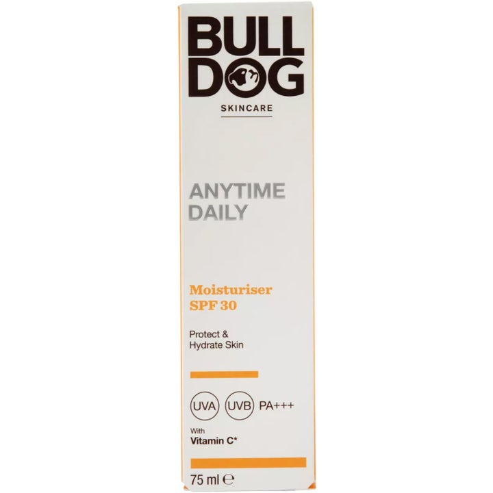 Bulldog Anytime Daily Moisturiser 75 ml fugtgivende dagcreme med SPF 30 i hvid papæske med orange detaljer