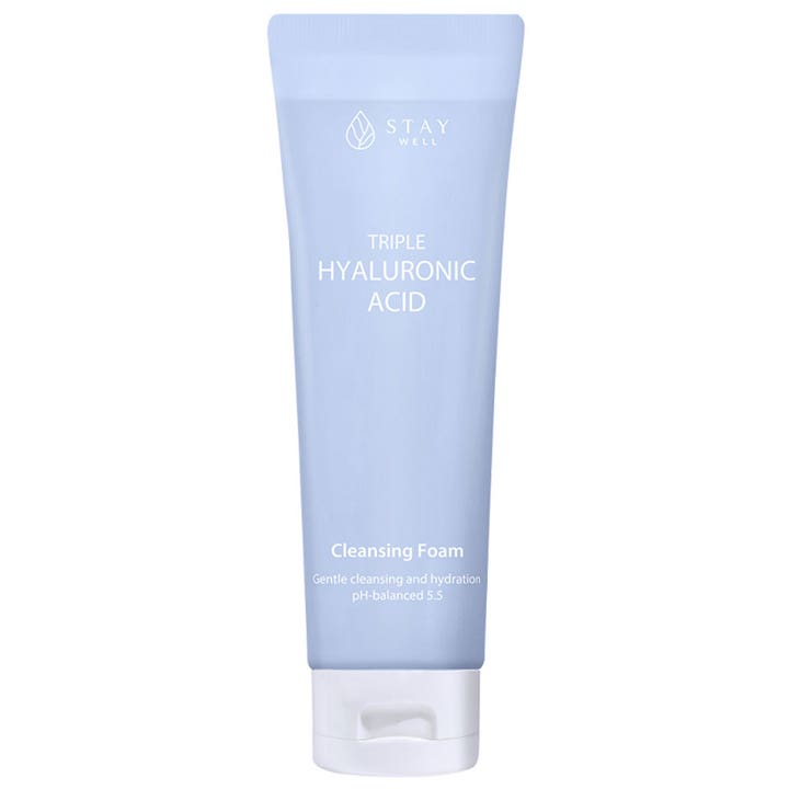 Stay Well Triple Hyaluronic Acid Cleansing Foam fugtgivende renseskum i en lyseblå tube med hvidt låg