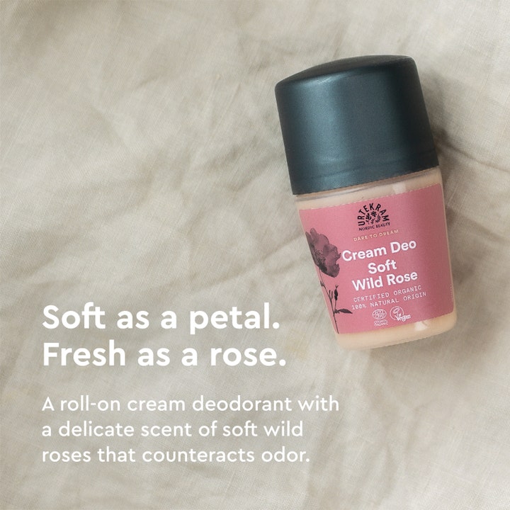 Urtekram Soft Wild Rose Deo 50 ml naturlig roll-on deodorant der modvirker lugt vist på en blød hørbaggrund