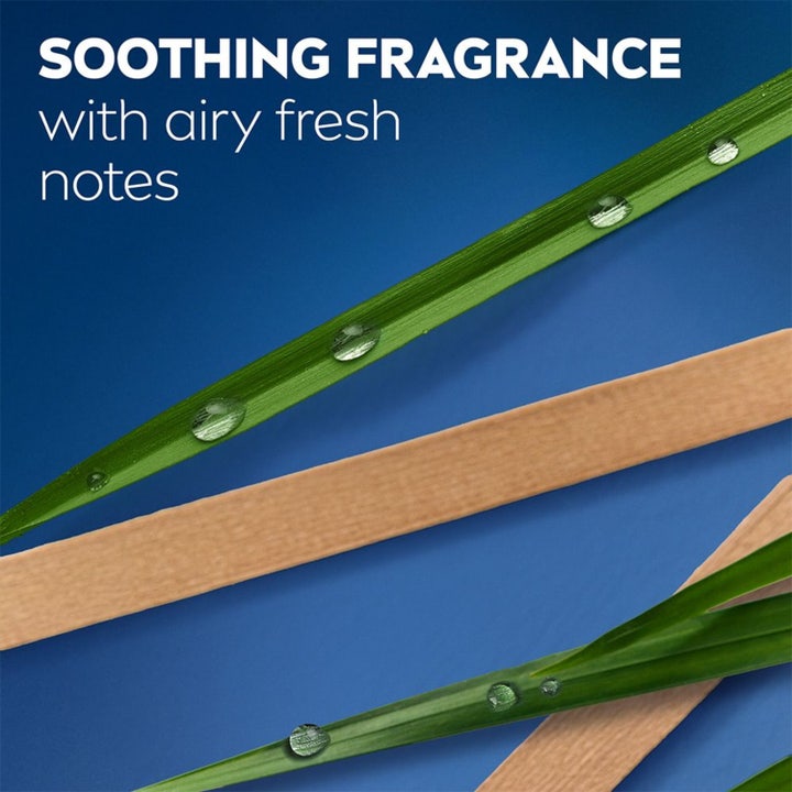 NIVEA MEN Shower Gel Sensitive 250 ml beroligende kropspleje i hvid flaske med 99% bionedbrydelig formel og bambusekstrakt.