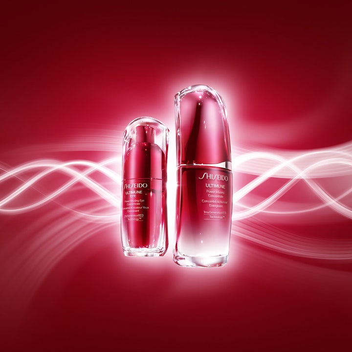 Shiseido Ultimune Power Infusing Eye Concentrate 15 ml styrkende øjencreme i røde glasflasker med hvide lysbølger
