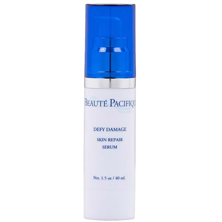 Beauté Pacifique Defy Damage Skin Repair Serum 40 ml reparerende serum i hvid pumpeflaske med blåt gennemsigtigt låg