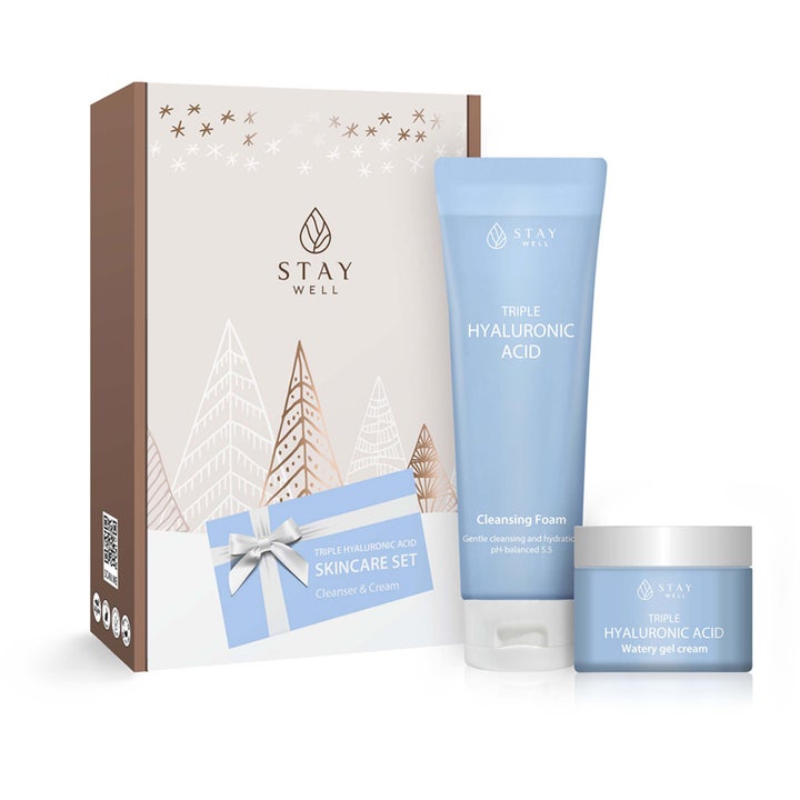 Stay Well Triple Hyaluronic Acid Skincare Set fugtgivende hudplejesæt med renseskum og gelcreme i lyseblå emballage