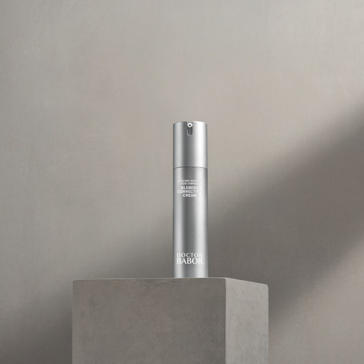 Babor Blemish Correcting Cream 50 ml ansigtscreme med zink mod urenheder i sølvfarvet pumpeflaske