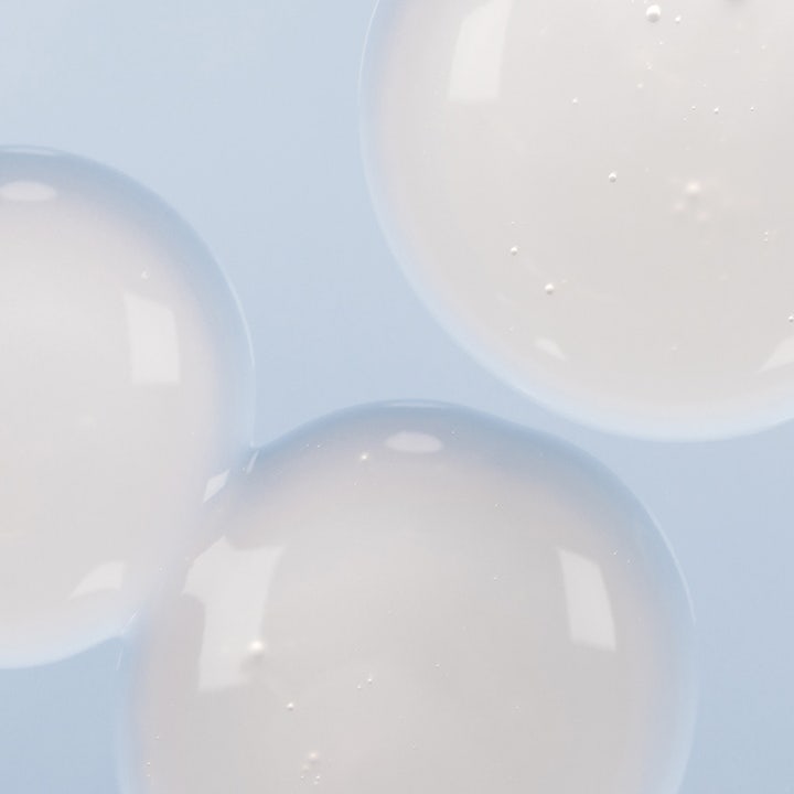 Lumene Nordic Sensitive Weightless Serum 30 ml beroligende ansigtsserum med let mælkehvid og flydende tekstur