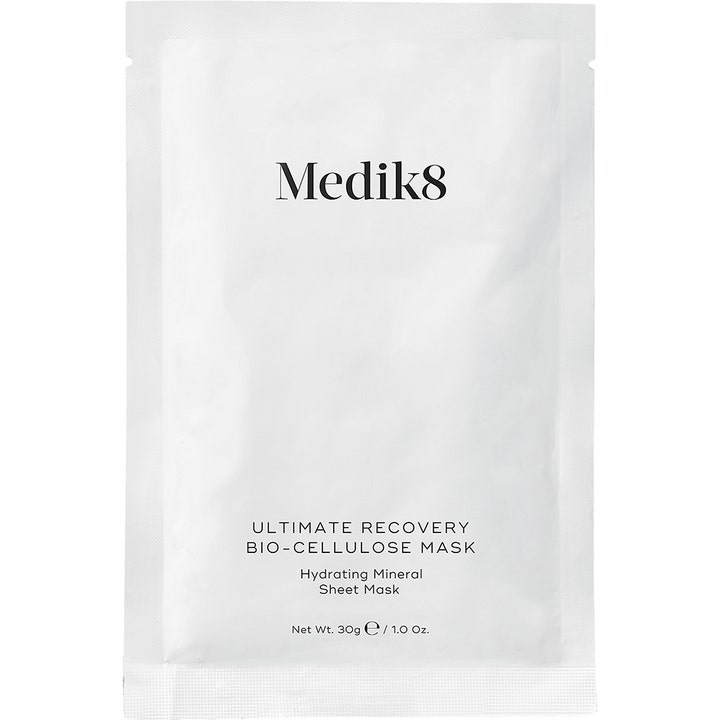 Medik8 Ultimate Recovery Bio-Cellulose Mask 30g fugtgivende ansigtsmaske i en hvid sachet med sort tekst