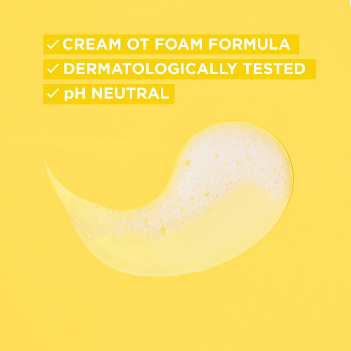 Garnier Skin Active Vitamin C 250 ml ansigtsrens viser en pH-neutral creme-til-skum formel med fine bobler.
