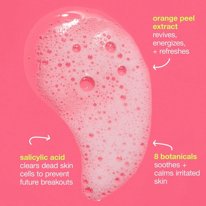 Dermalogica Clear Start Foaming Wash ansigtsvask med salicylsyre og appelsinskal i lyserød skummende tekstur.