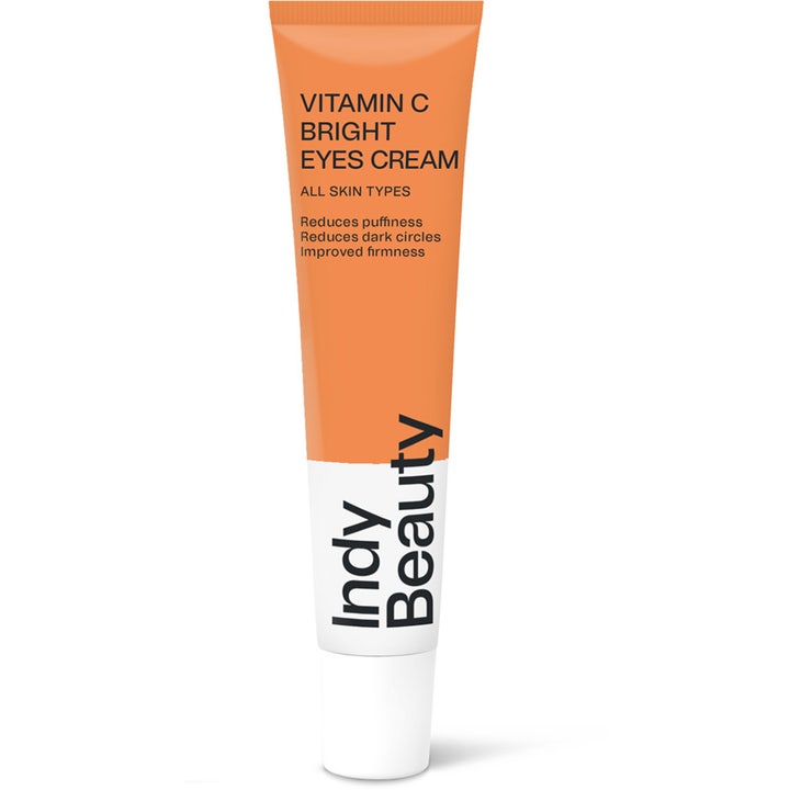 Indy Beauty Vitamin C Bright Eyes Cream 15 ml opstrammende øjencreme i en orange og hvid tube mod mørke rande.