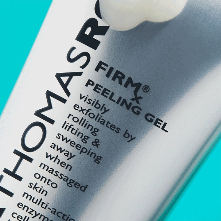 Peter Thomas Roth Firmx Peeling Gel 100 ml eksfolierende ansigtsskrub med hvid geltekstur på sølvtube