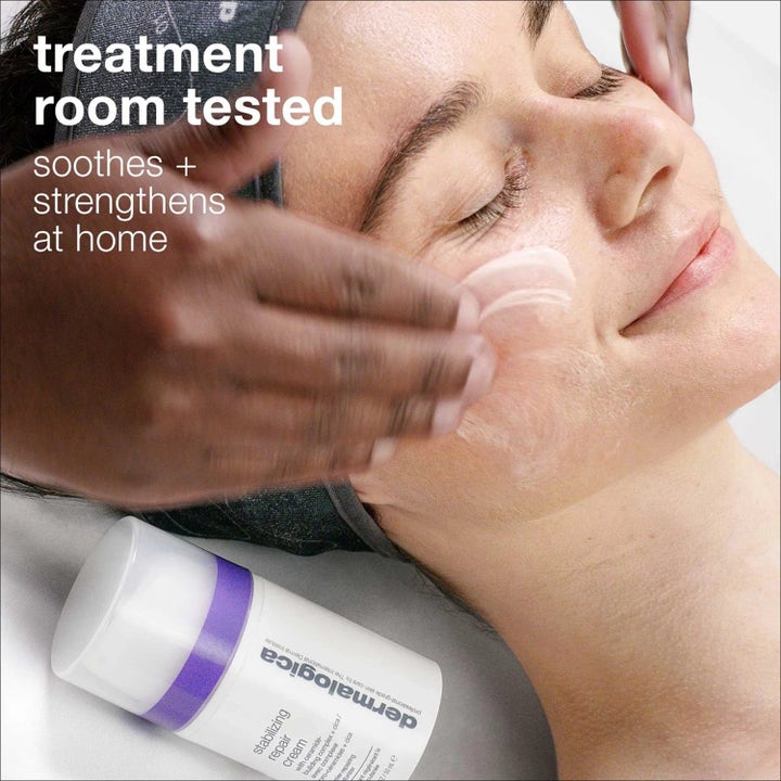 Dermalogica Stabilizing Repair Cream Duo 2x 15 ml beroligende ansigtscreme påføres huden i en professionel behandling