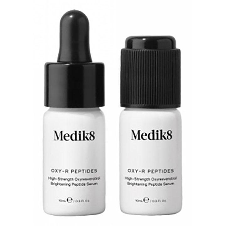 Medik8 Oxi-R Peptides 2 x 10 ml lysnende serum mod pigmentering i to hvide flasker med sorte låg og pipette