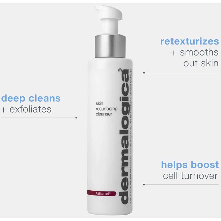 Dermalogica AGE smart Skin Resurfacing Cleanser eksfolierende ansigtsrens i hvid pumpeflaske der udglatter huden.
