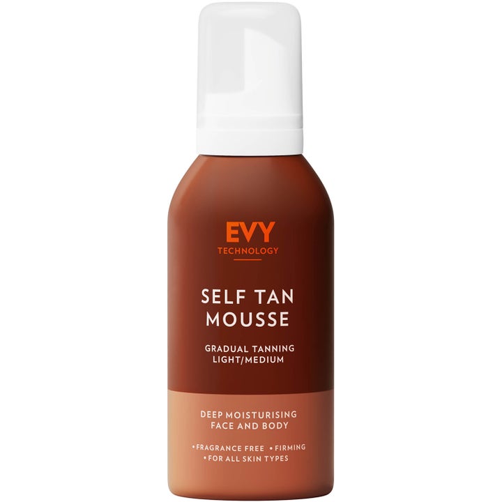EVY Technology Self Tan Mousse Light/Medium fugtgivende selvbruner til ansigt og krop i brun flaske med hvidt låg