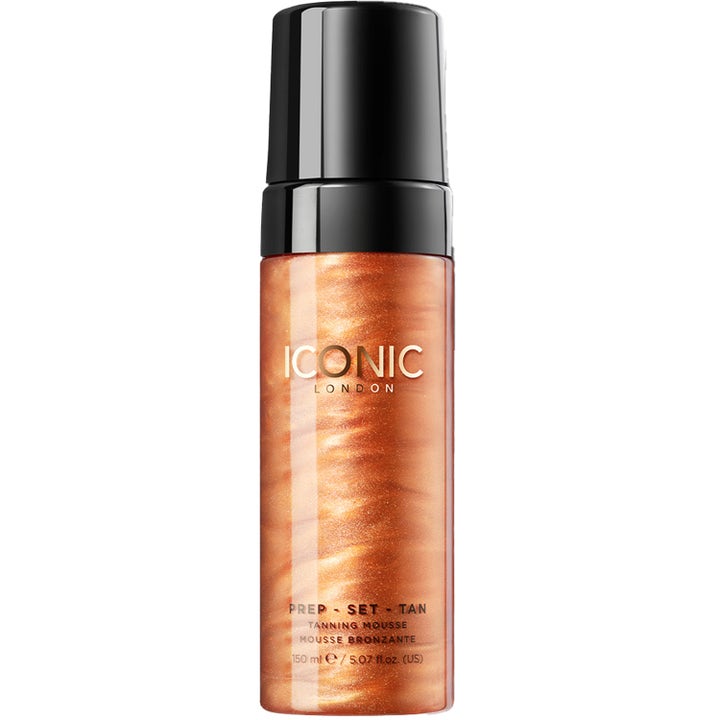 Iconic London Prep Set Tan 150 ml selvbruner mousse i gennemsigtig flaske med glitrende bronzeindhold og sort låg