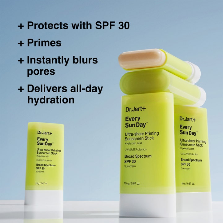 Dr.Jart+ Every Sun Day Priming Sunscreen Stick 19 g med SPF 30 og hyaluronsyre i limegrønne hylstre der primer huden