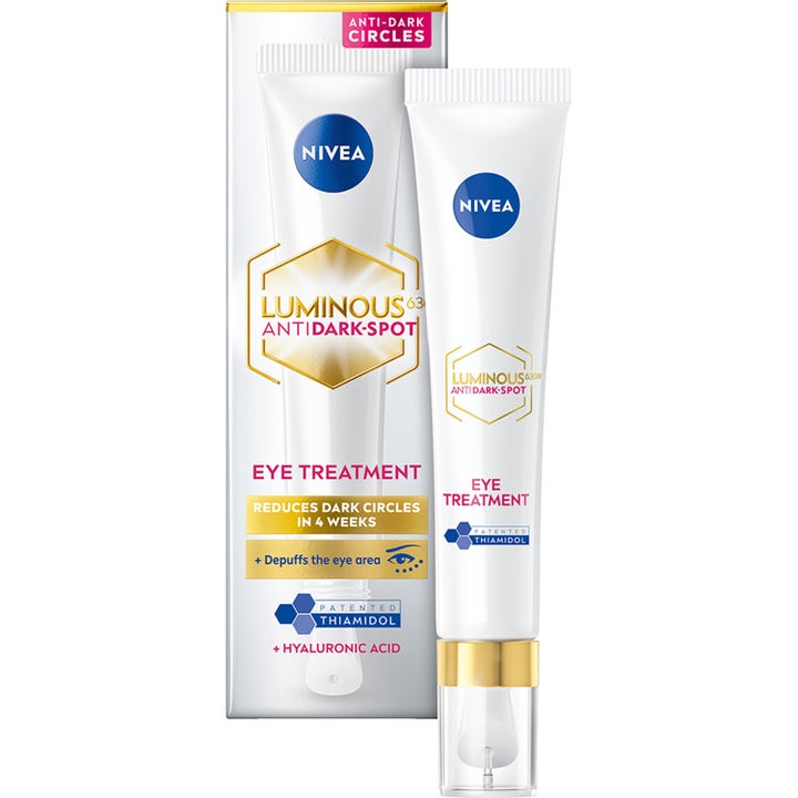 Nivea Luminous 630 Anti-Dark Spot Eye Treatment øjencreme mod mørke rande i hvid tube med gulddetaljer og klar hætte
