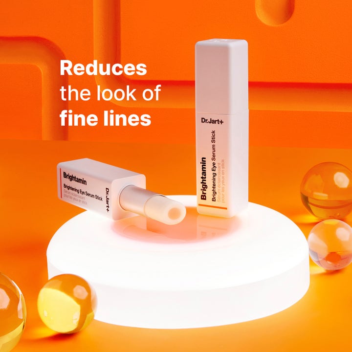 Dr.Jart+ Brightamin Brightening Eye Serum Stick 3,6 g øjenserum mod fine linjer i hvide stifter på orange baggrund.