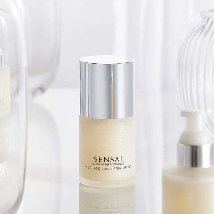 Sensai Cellular Performance Throat And Bust Lifting Effect 100 ml opstrammende lotion i frostet flaske med sølvlåg