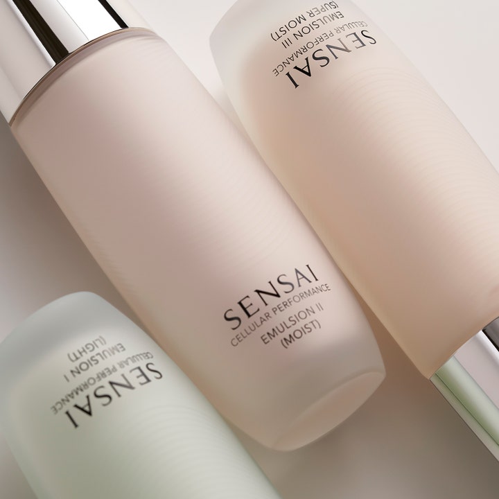 Sensai Cellular Performance Emulsion II 100 ml fugtgivende dagcreme i elegante frostede flasker med sølvdetaljer