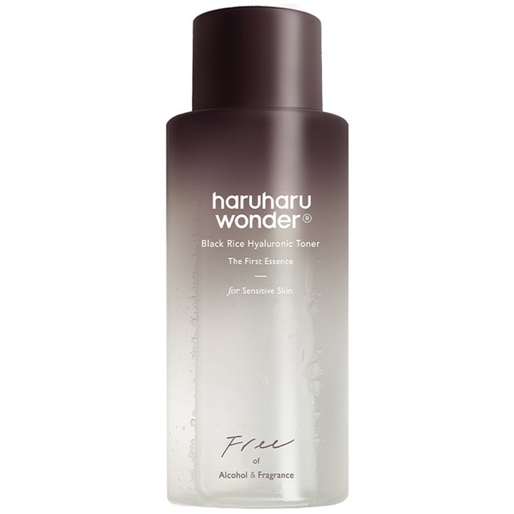 haruharu wonder Black Rice Hyaluronic Toner 150 ml fugtgivende toner til sensitiv hud i mørkebrun gradientflaske