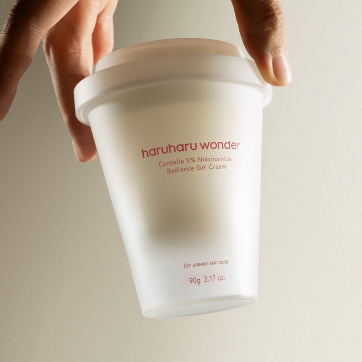 haruharu wonder Centella 5% Niacinamide Radiance Gel Cream 90 g lysnende ansigtscreme i hvid kaffekopformet krukke