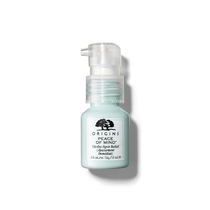 Origins Peace of Mind 15 ml beroligende behandling i en lyseblå flaske med gennemsigtig pumpe.