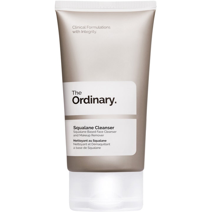 The Ordinary Squalane Cleanser fugtgivende ansigtsrens og makeupfjerner i gråbeige tube med hvidt låg.