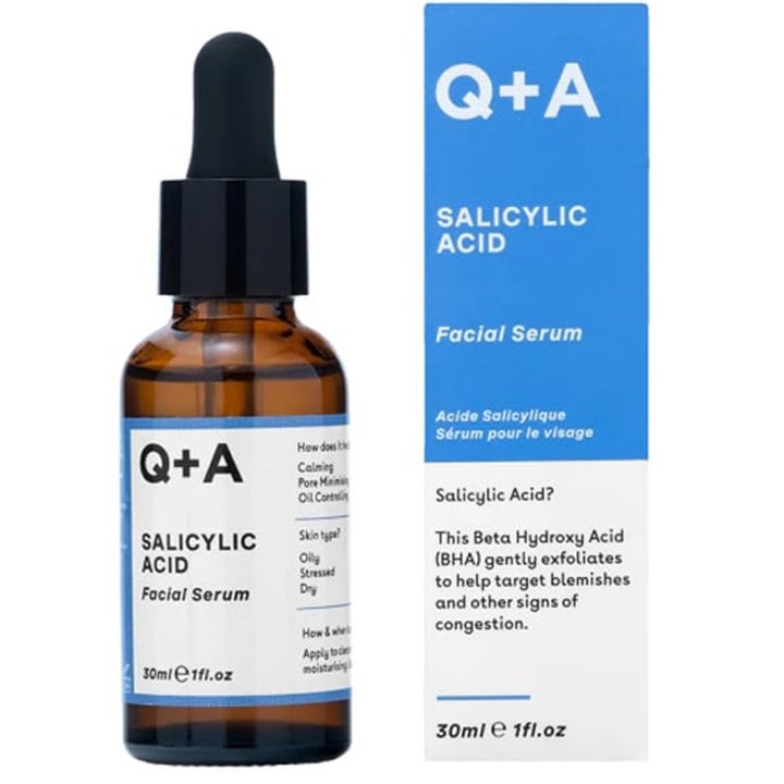 Q+A Salicylic Acid Serum 30 ml eksfolierende ansigtsserum i brun glasflaske med pipette og blå emballage