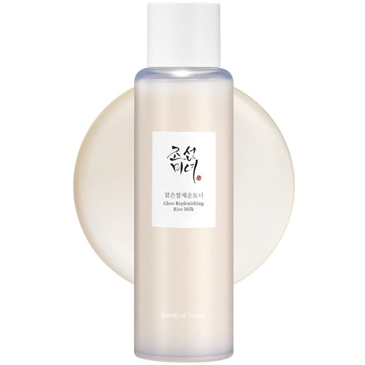 Beauty of Joseon Glow Replenishing Rice Milk 150 ml fugtgivende essence i frostet flaske med mælkeagtig tekstur bagved