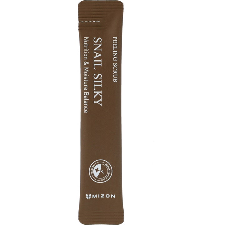 Mizon Snail Silky Peeling Scrub engangspose giver fugt og næring i en brun slank stick-pakning med hvid skrift