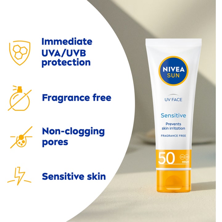 NIVEA UV Face Sensitive 50 ml parfumefri solcreme til ansigtet i hvid tube med gult låg og SPF 50.