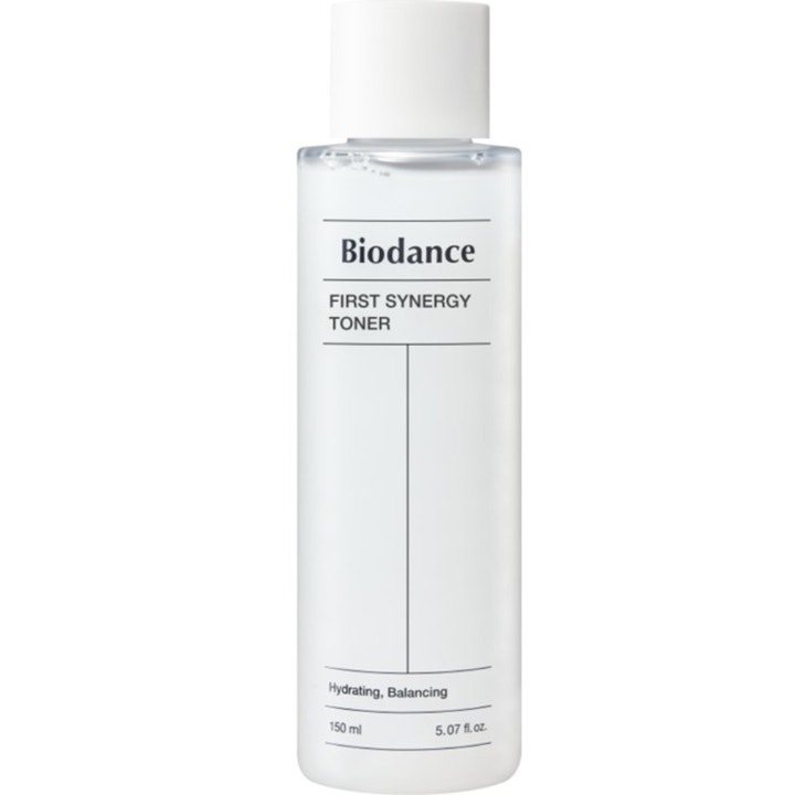 Biodance First Synergy Toner 150 ml fugtgivende og balancerende toner i en klar flaske med hvidt skruelåg