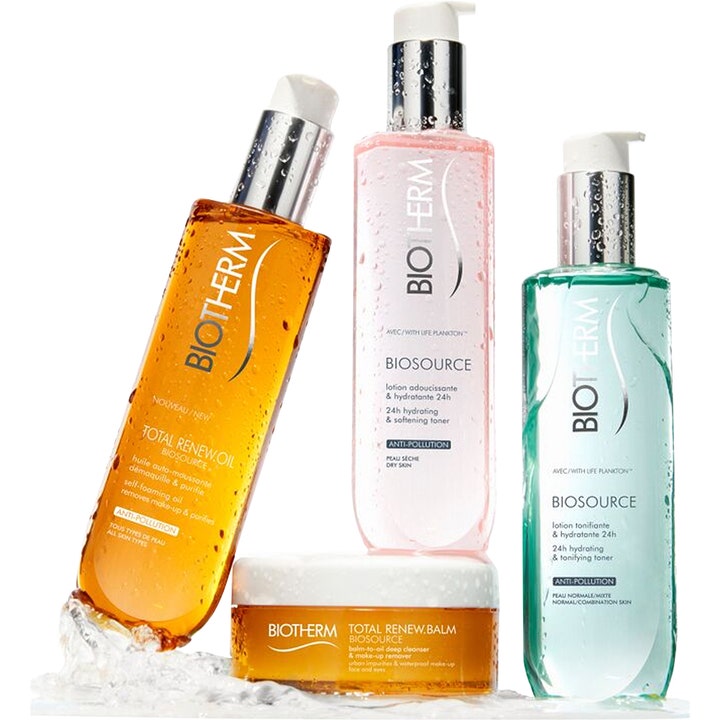 Biotherm Biosource Total Renew Oil 200 ml rengøringsolie i orange flaske sammen med Biosource-serien i friske vandstænk.